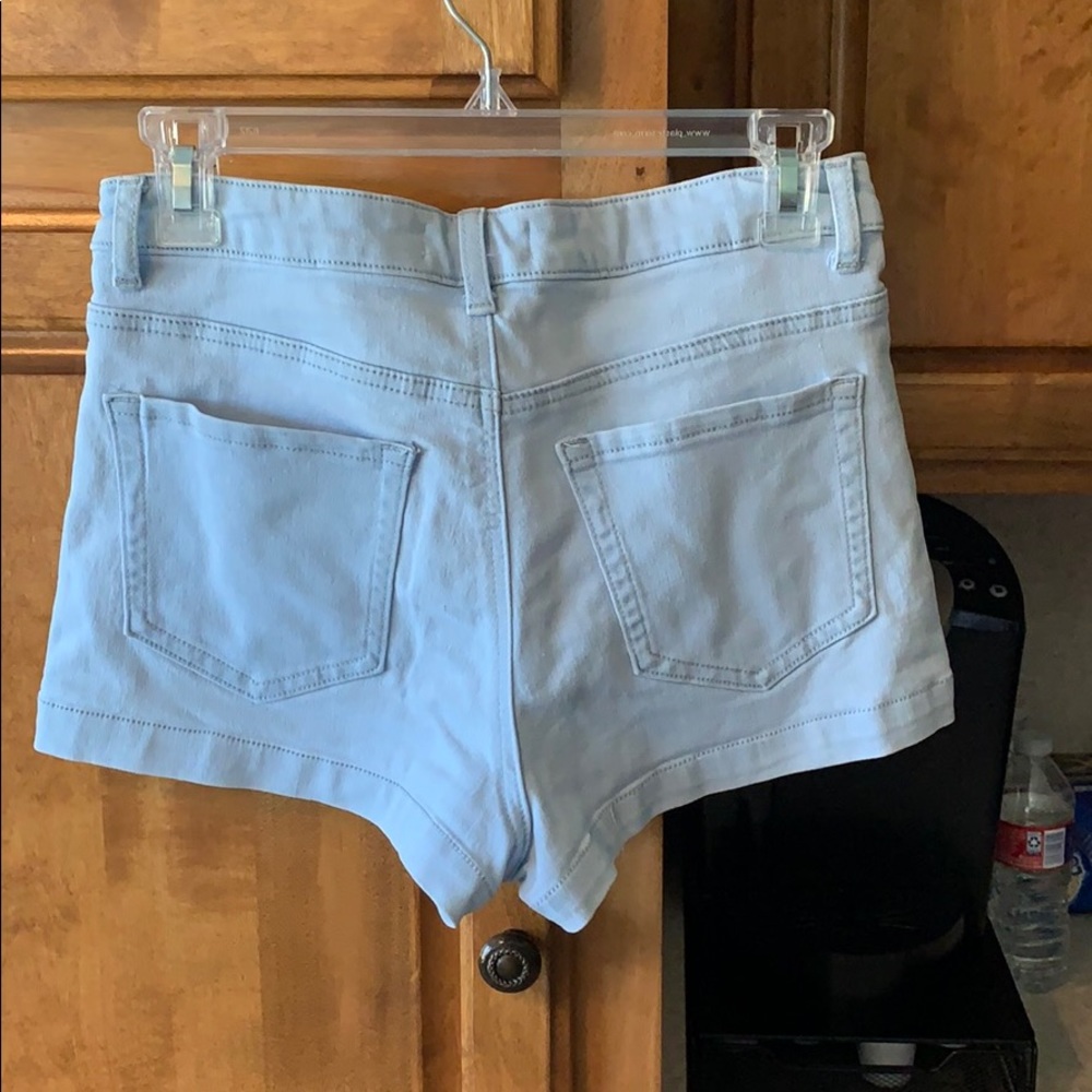 Shorts - Picture 3 of 3